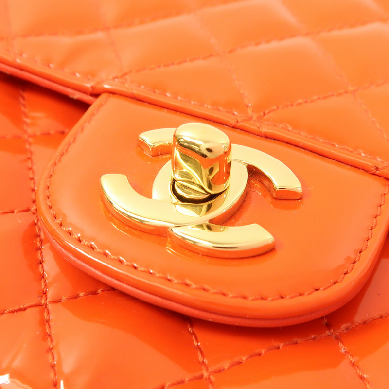 CHANEL 漆皮皮革Chain Shoulder金扣鏈帶肩背袋-10