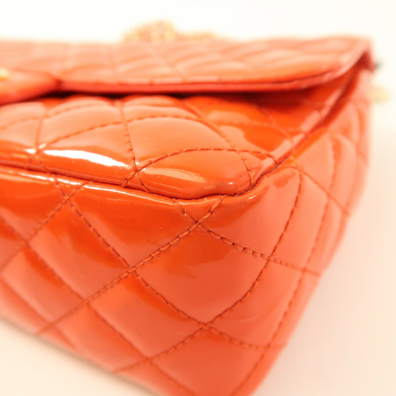 CHANEL 漆皮皮革Chain Shoulder金扣鏈帶肩背袋-11