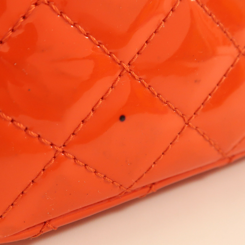 CHANEL 漆皮皮革Chain Shoulder金扣鏈帶肩背袋-15