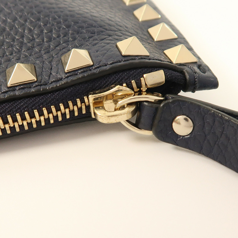 Valentino 牛皮皮革Garavani Rockstud Clutch金扣手拿包-14