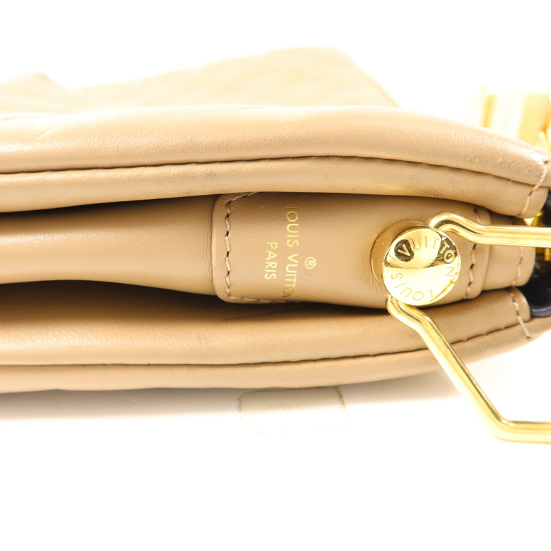 LOUIS VUITTON Monogram Embossed Coussin PM金扣鏈帶肩背袋-7