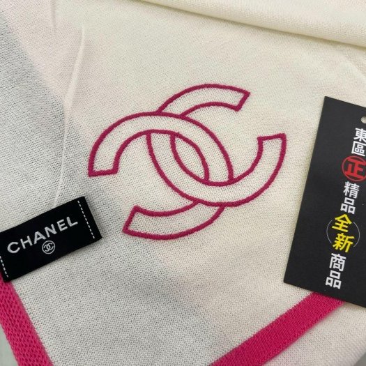 東區正精品㊣CHANEL 全新未使用香奈兒米色粉紅色LOGO 圍巾披巾披肩 RZ6216-1