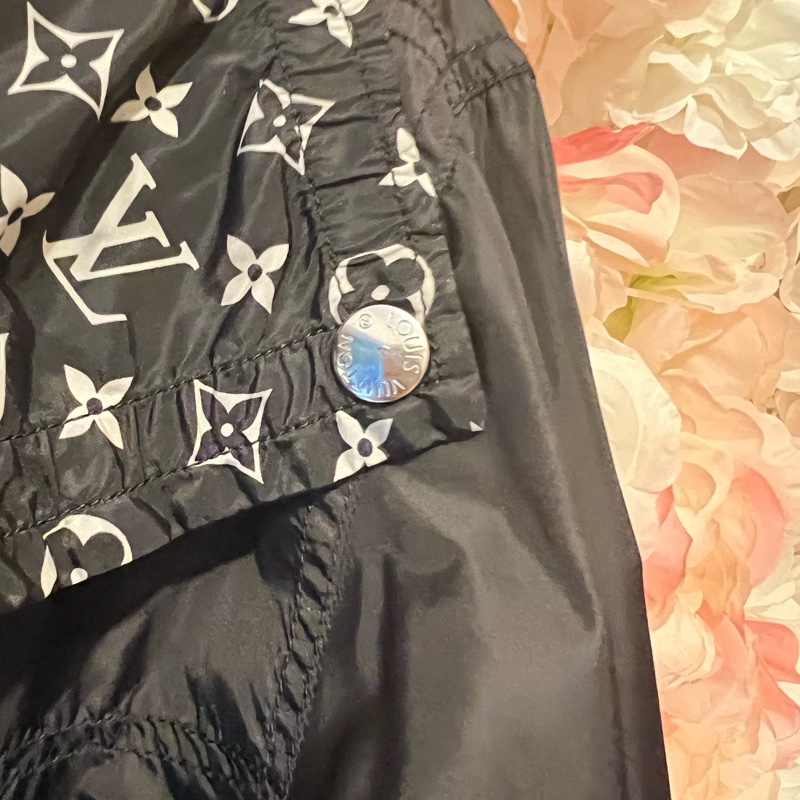 Lv老花外套兩面穿，34碼-4