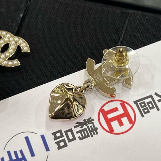 東區正精品㊣CHANEL AB9100 近全新香奈兒金色雙C珍珠愛心粉晶吊墜耳環 RZ6245-3