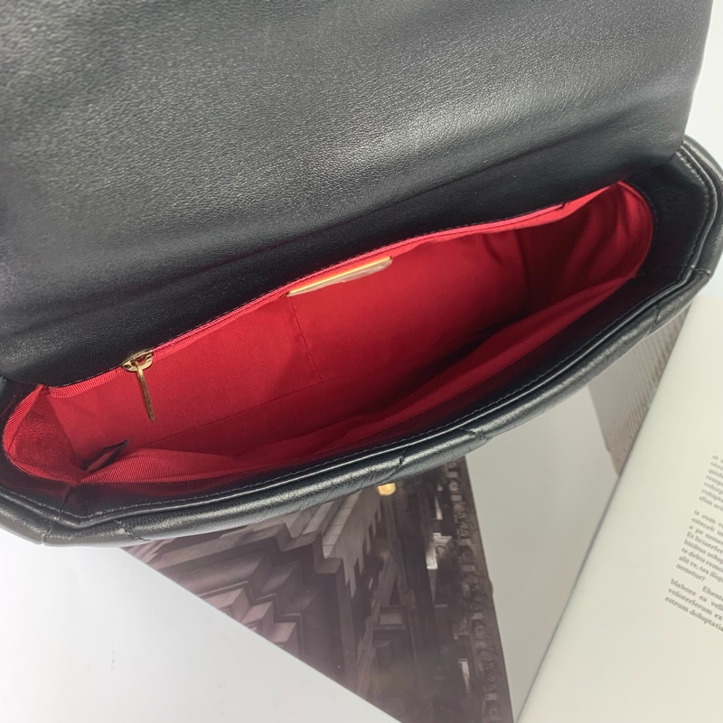 Chanel 19bag黑金小號-9