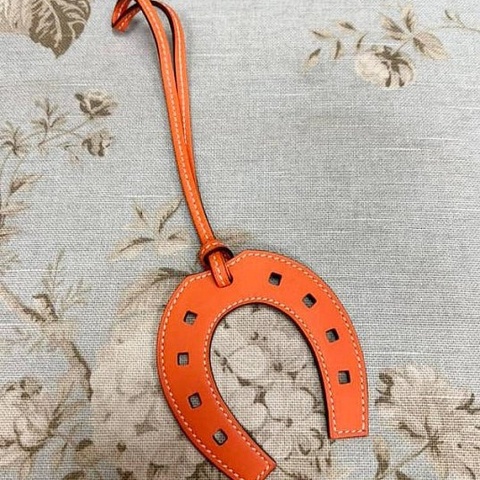 Hermes好甜美的甜橘色馬蹄吊飾