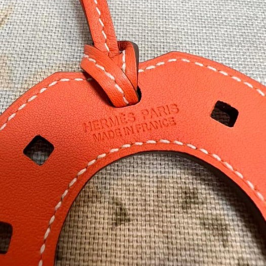 Hermes好甜美的甜橘色馬蹄吊飾-3