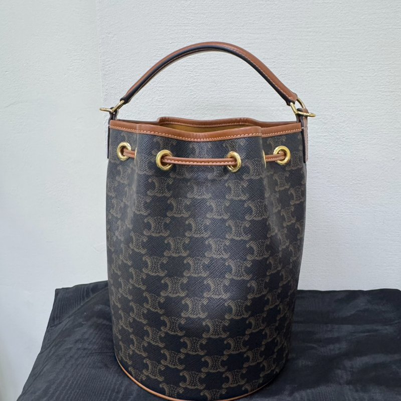 CELINE CLARA 凱旋門老花水桶包-10