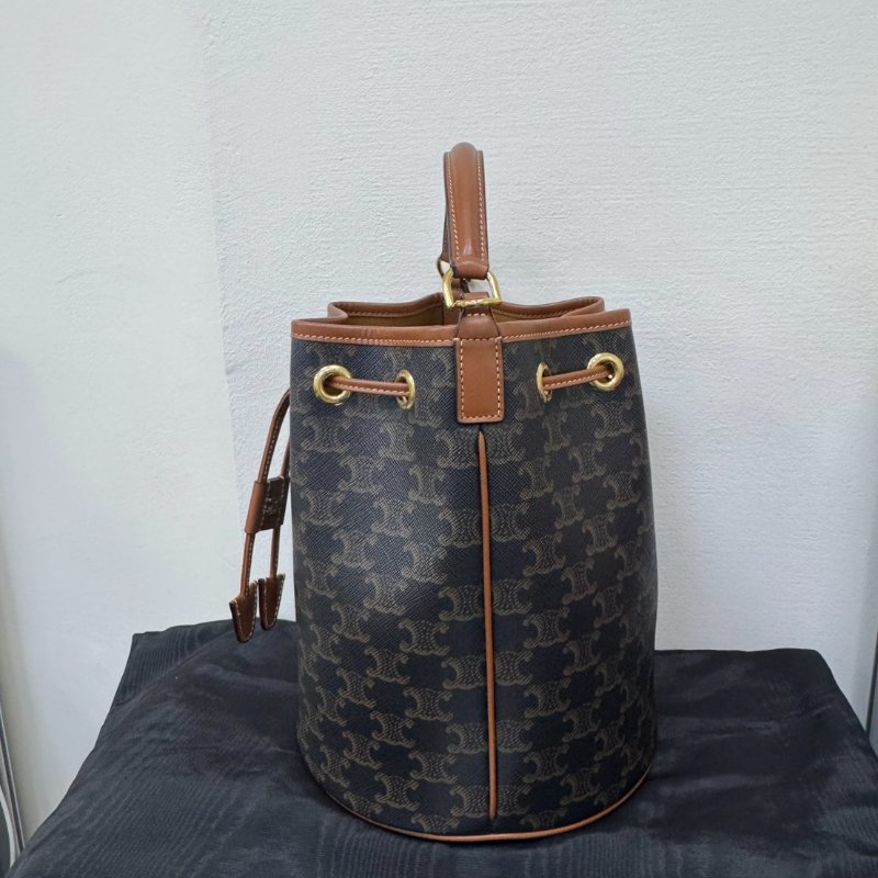 CELINE CLARA 凱旋門老花水桶包-11