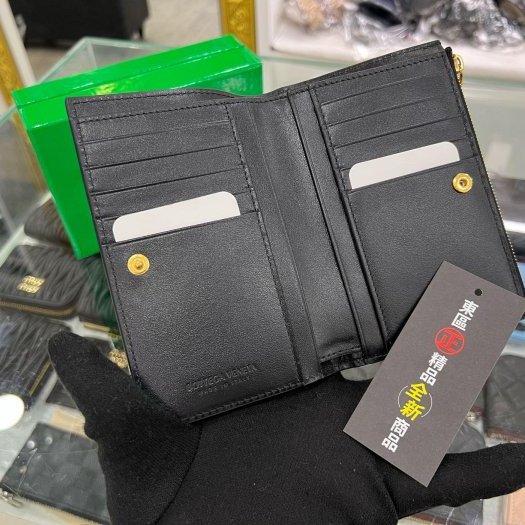 東區正精品㊣Bottega Veneta BV 749940 全新黑色牛皮大格編織拉鍊金釦釦子中夾 RZ6238-1