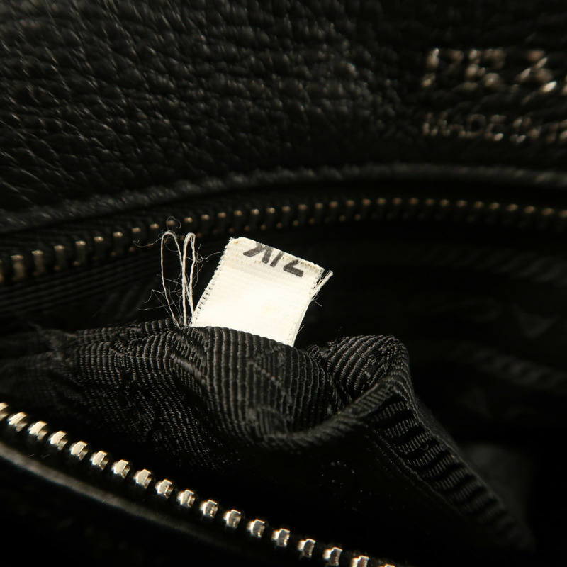 PRADA 牛皮皮革Shoulder Bag銀扣肩背袋-6
