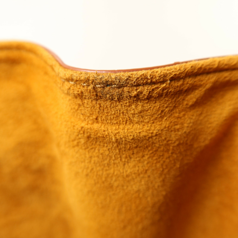 LOUIS VUITTON Epi Sac De Paul金扣肩背袋-16