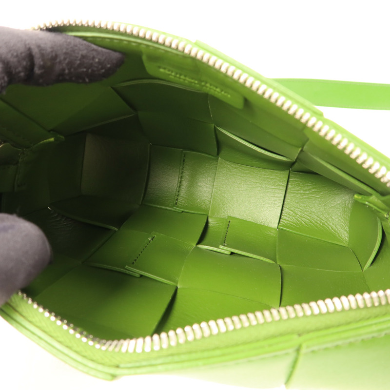 BOTTEGA VENETA 牛皮皮革Small Cassette Camera Bag銀扣肩背袋-5