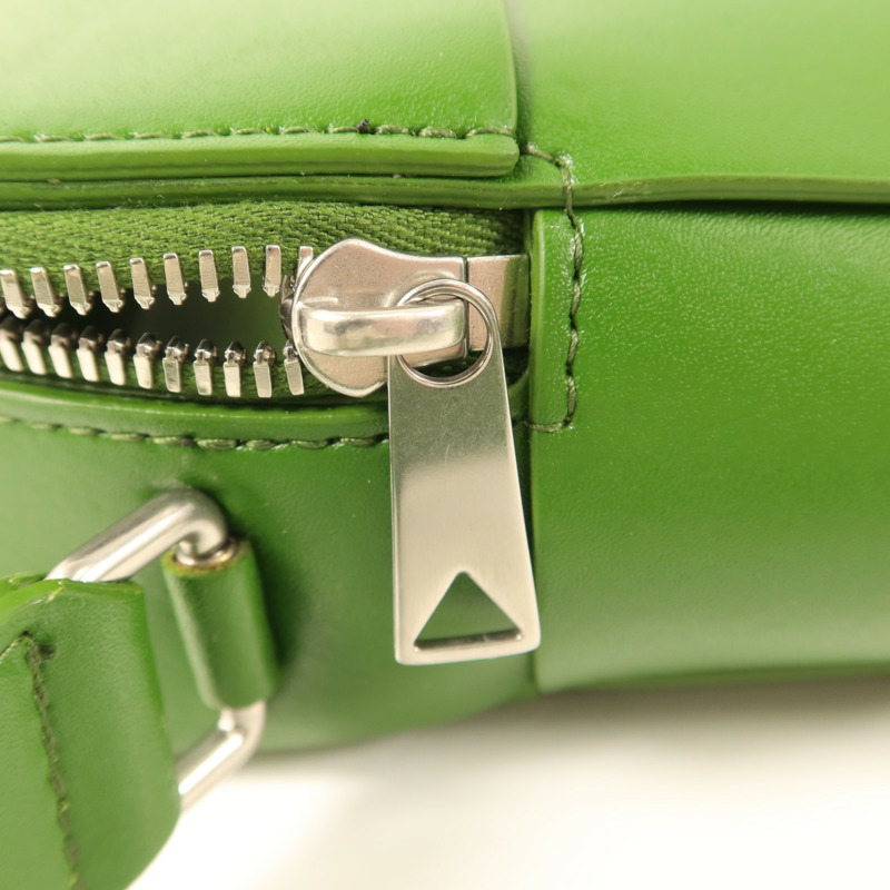 BOTTEGA VENETA 牛皮皮革Small Cassette Camera Bag銀扣肩背袋-8