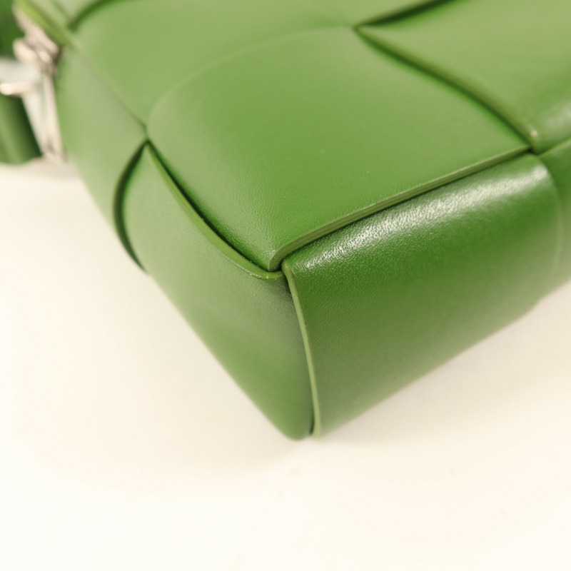 BOTTEGA VENETA 牛皮皮革Small Cassette Camera Bag銀扣肩背袋-12