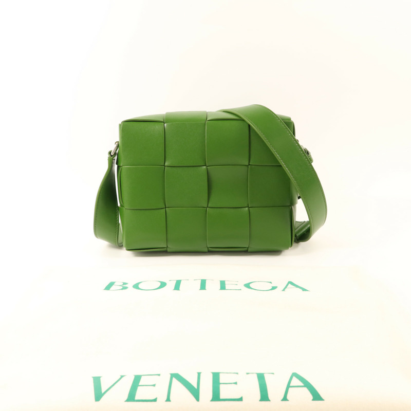 BOTTEGA VENETA 牛皮皮革Small Cassette Camera Bag銀扣肩背袋-13