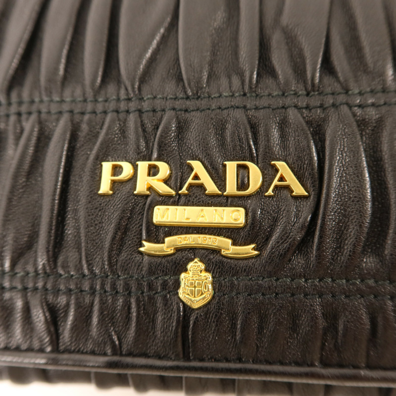 PRADA 羊皮皮革Nappa Gaufre金扣鏈帶肩背袋-9