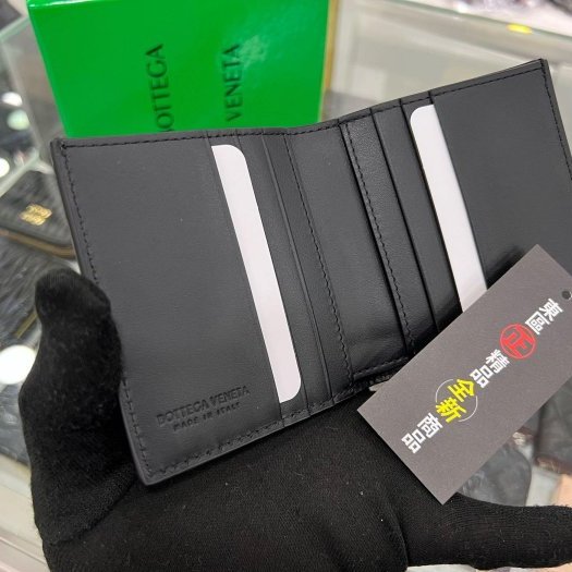 東區正精品㊣BOTTEGA VENETA BV 749400 全新黑色全皮大格編織 6卡對折短夾RZ6239-1