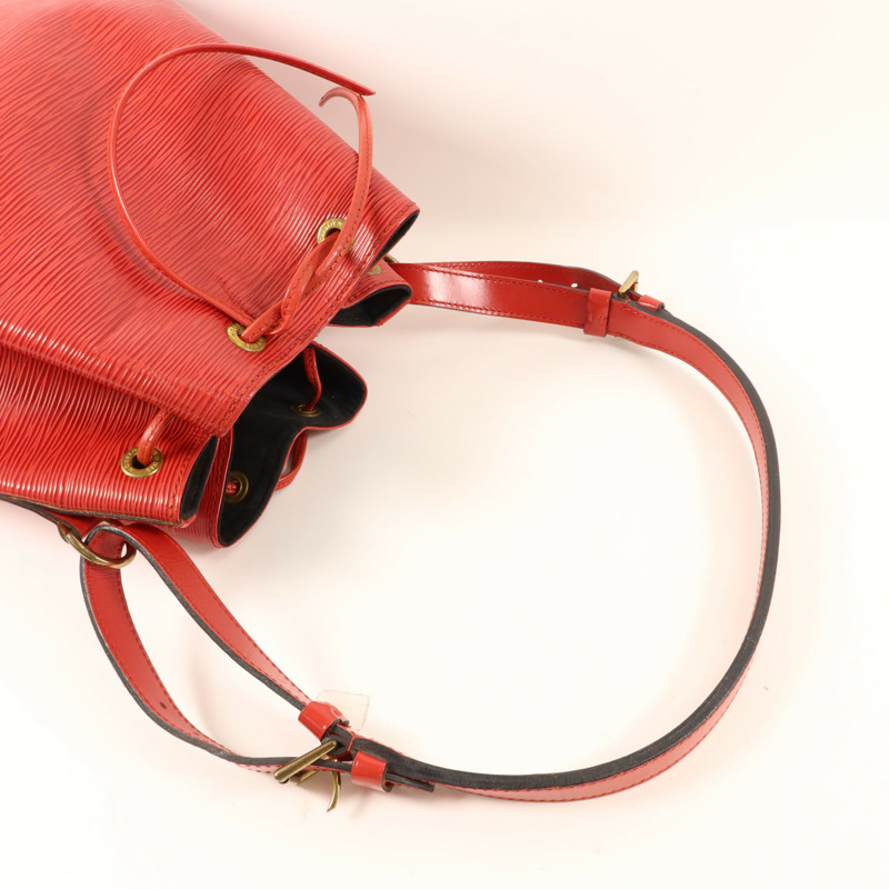 LOUIS VUITTON 水波紋牛皮革Petit Noe金扣肩背袋-4