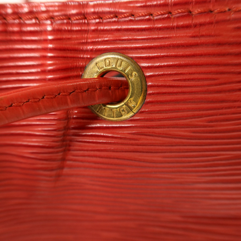 LOUIS VUITTON 水波紋牛皮革Petit Noe金扣肩背袋-10