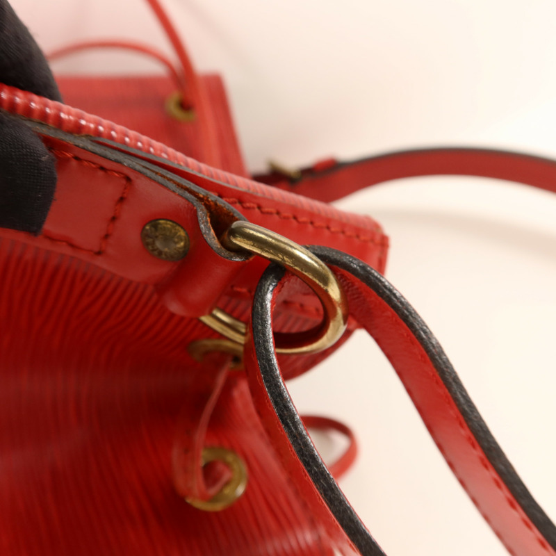 LOUIS VUITTON 水波紋牛皮革Petit Noe金扣肩背袋-11