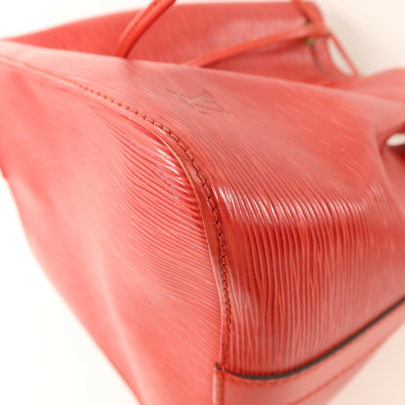 LOUIS VUITTON 水波紋牛皮革Petit Noe金扣肩背袋-12