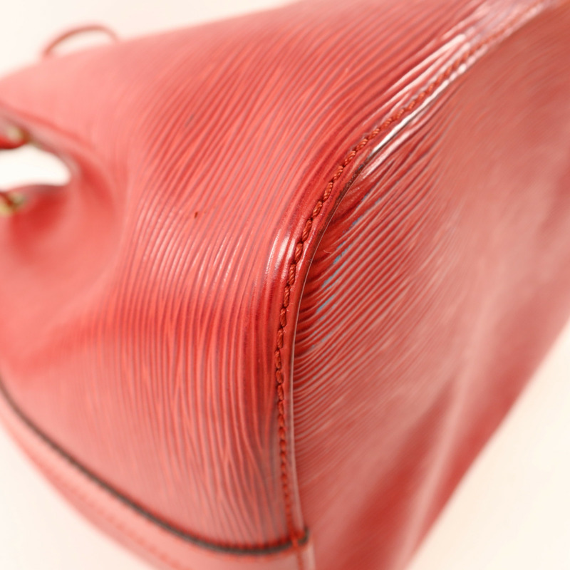 LOUIS VUITTON 水波紋牛皮革Petit Noe金扣肩背袋-15