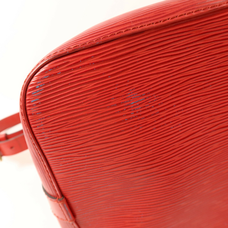 LOUIS VUITTON 水波紋牛皮革Petit Noe金扣肩背袋-16