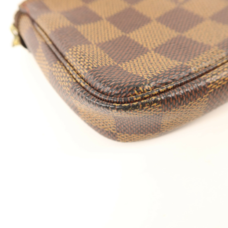 LOUIS VUITTON Damier Mini Pochette Accessoires金扣手拿包-11