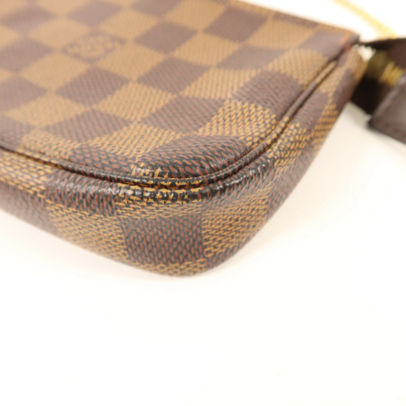 LOUIS VUITTON Damier Mini Pochette Accessoires金扣手拿包-12