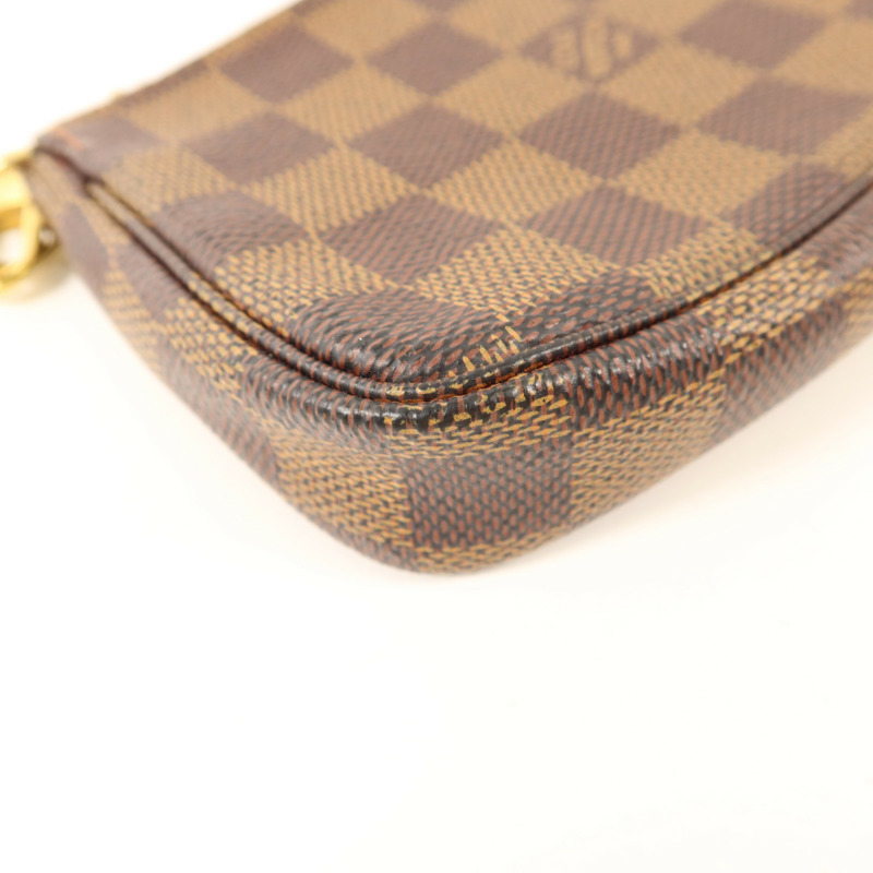 LOUIS VUITTON Damier Mini Pochette Accessoires金扣手拿包-13