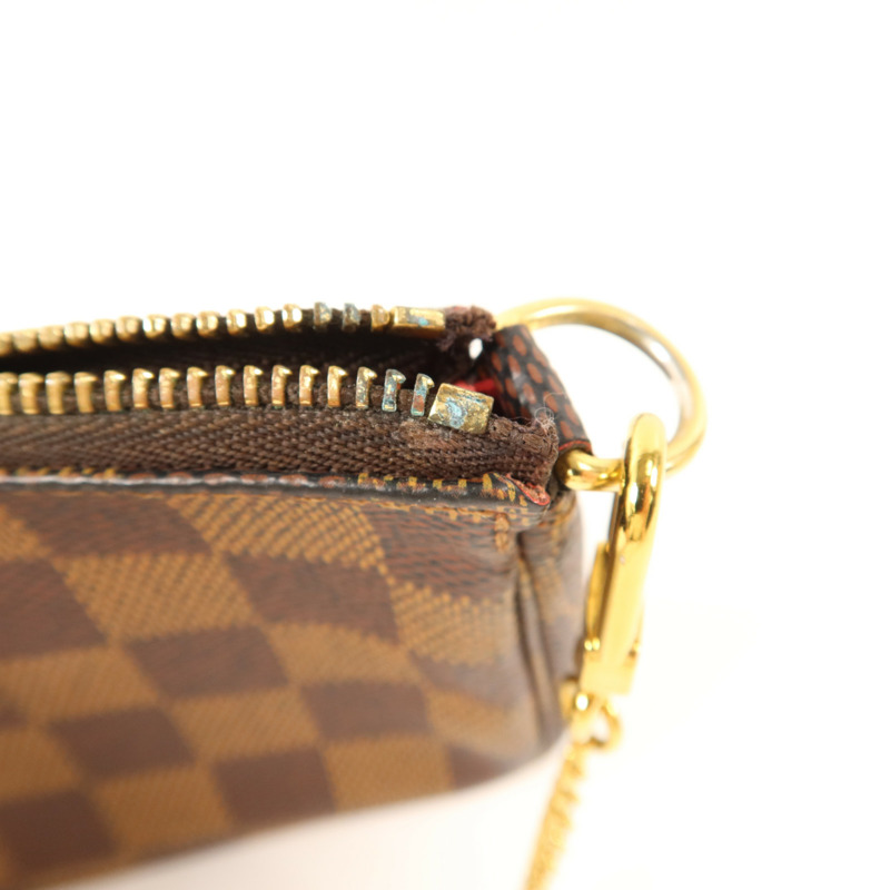 LOUIS VUITTON Damier Mini Pochette Accessoires金扣手拿包-15