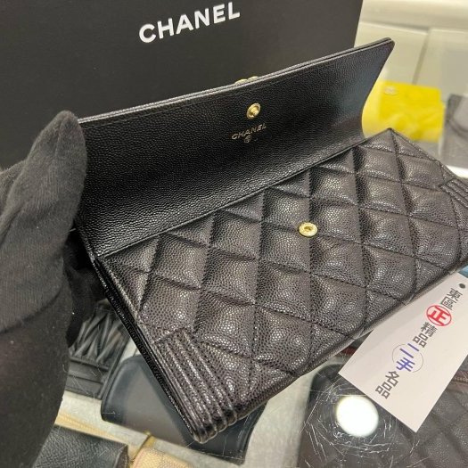 東區正精品㊣CHANEL A80286 BOY 香奈兒黑色荔枝牛皮霧金釦 LOGO 釦式信封長夾皮夾 RZ6240-1