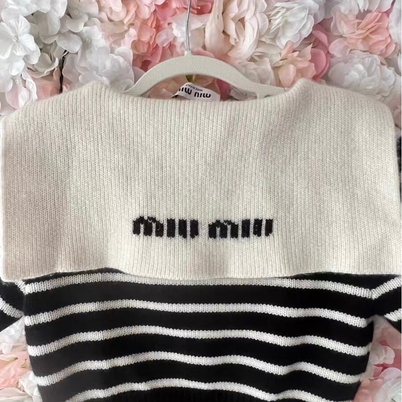 Miumiu羊絨上衣40碼-1