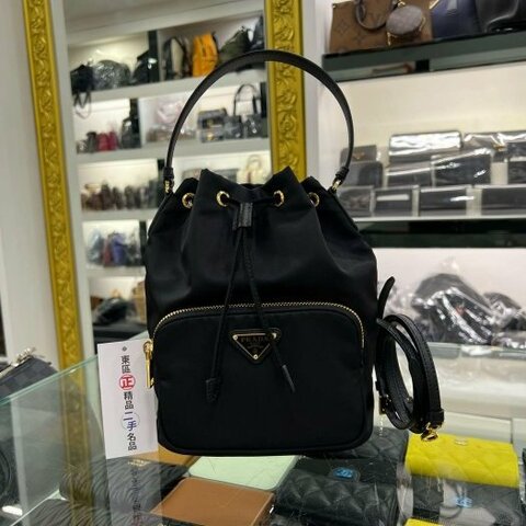 東區正精品㊣ PRADA 1BH038 近全新黑色三角牌尼龍束口手提包斜背包水桶包 RZ6243