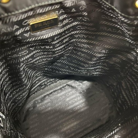 東區正精品㊣ PRADA 1BH038 近全新黑色三角牌尼龍束口手提包斜背包水桶包 RZ6243-2