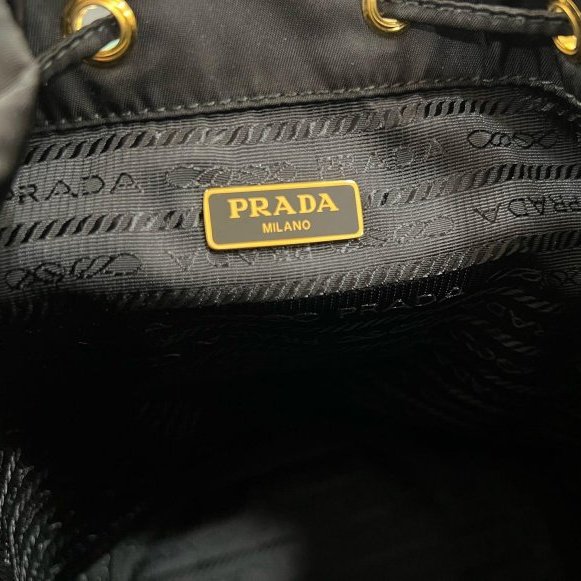 東區正精品㊣ PRADA 1BH038 近全新黑色三角牌尼龍束口手提包斜背包水桶包 RZ6243-3