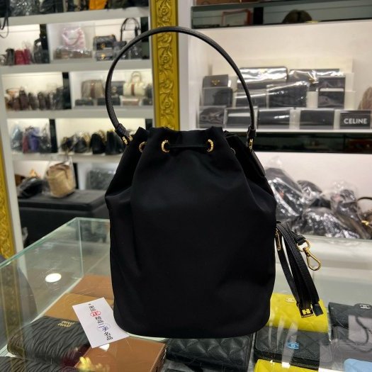 東區正精品㊣ PRADA 1BH038 近全新黑色三角牌尼龍束口手提包斜背包水桶包 RZ6243-5
