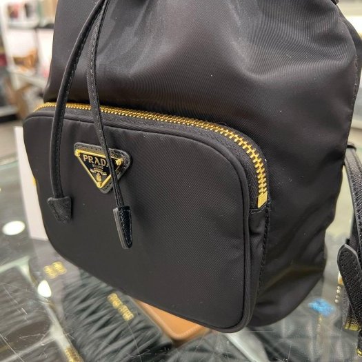 東區正精品㊣ PRADA 1BH038 近全新黑色三角牌尼龍束口手提包斜背包水桶包 RZ6243-6