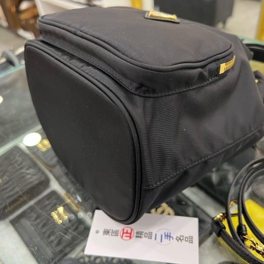 東區正精品㊣ PRADA 1BH038 近全新黑色三角牌尼龍束口手提包斜背包水桶包 RZ6243-8