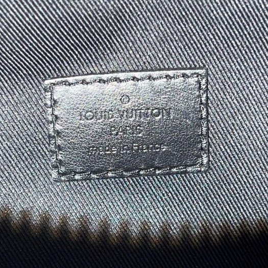 東區正精品㊣LOUIS VUITTON LV M58456 黑色皮革壓紋對折扣子名片夾卡片套卡片夾 RZ6244-5