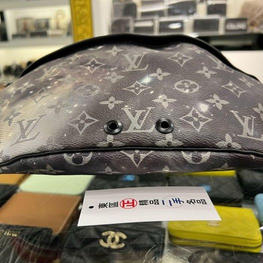 東區正精品㊣LV M44444 Galaxy Bumbag 星空黑扣拉鍊腰包斜背包胸口包 RZ6248-7