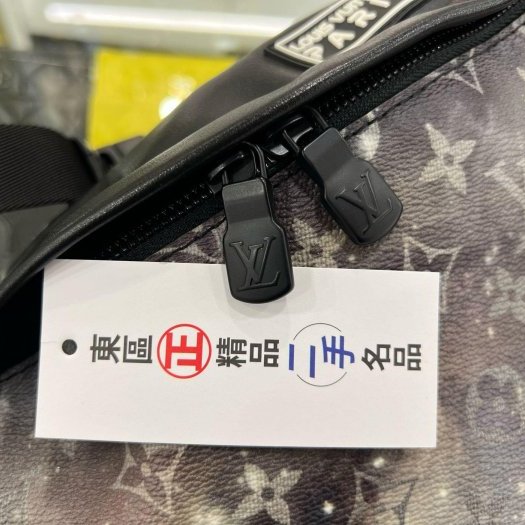 東區正精品㊣LV M44444 Galaxy Bumbag 星空黑扣拉鍊腰包斜背包胸口包 RZ6248-10