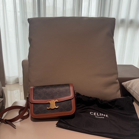 Celine Triomphe凱旋門 經典老花！