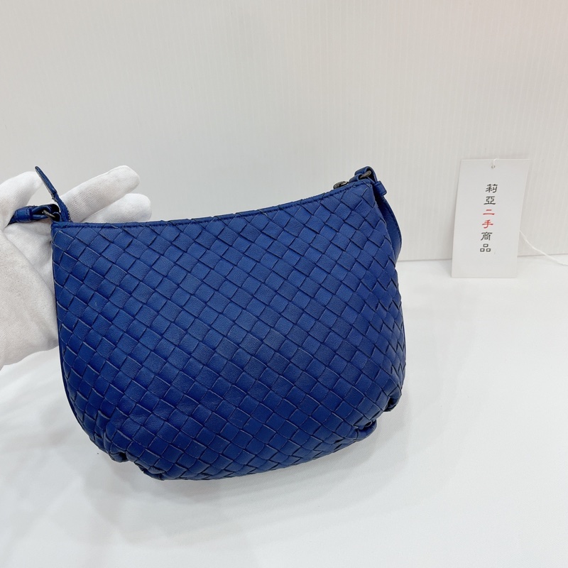莉亞精品♡BV 小編織半月包 深藍 二手-4