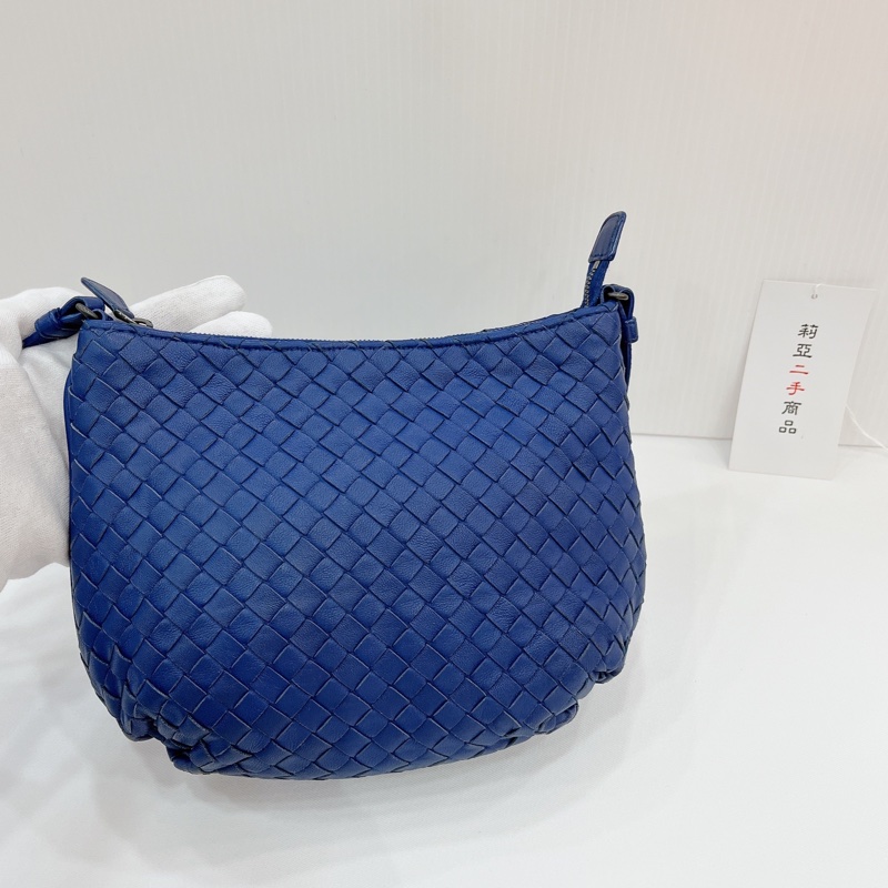莉亞精品♡BV 小編織半月包 深藍 二手-5