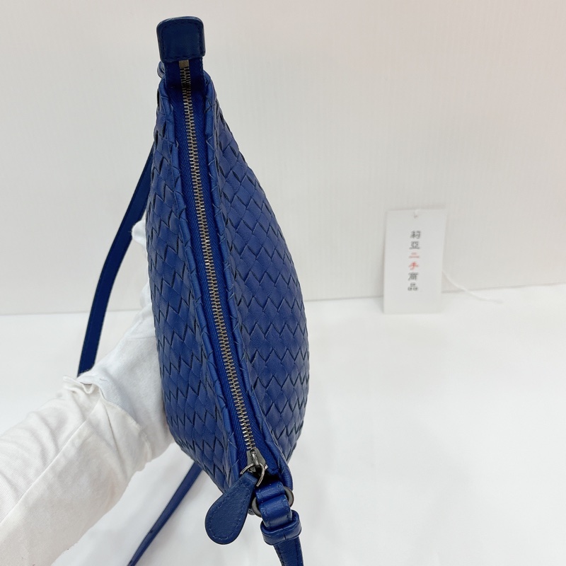 莉亞精品♡BV 小編織半月包 深藍 二手-6