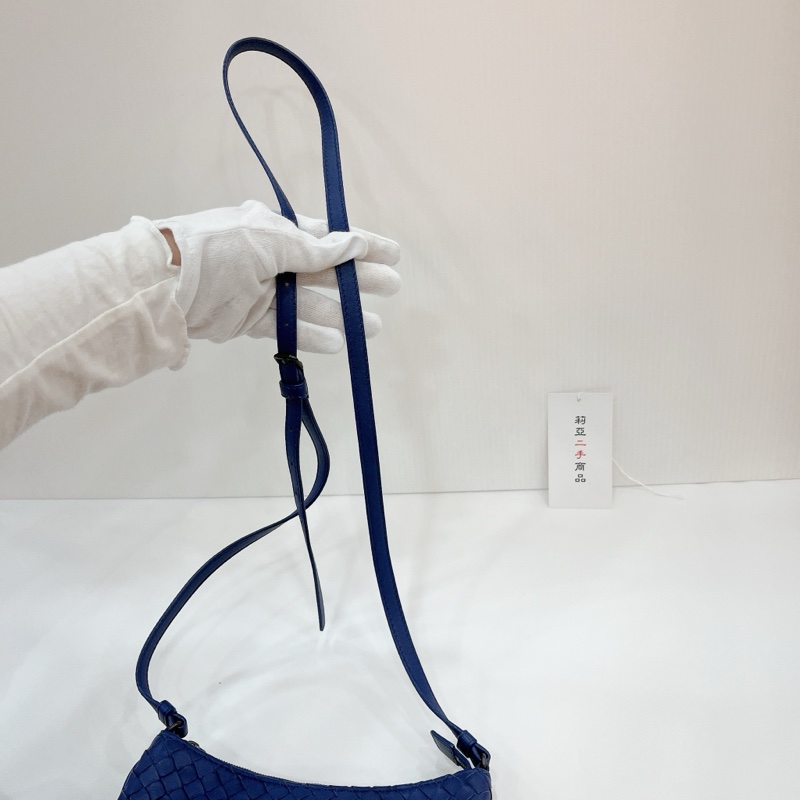 莉亞精品♡BV 小編織半月包 深藍 二手-16