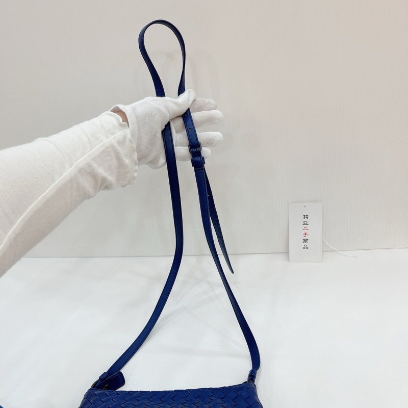 莉亞精品♡BV 小編織半月包 深藍 二手-17