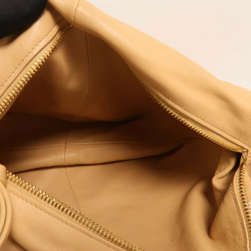 BOTTEGA VENETA 羊皮皮革Mini Double Knot金扣肩背袋-11